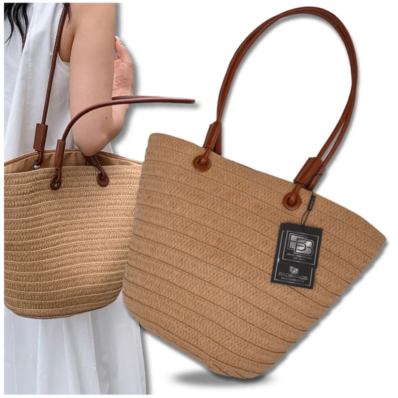 Torba-słomiana-damska-na-lato-plażowa-BAD&BAGS-na-ramię-duża.webp