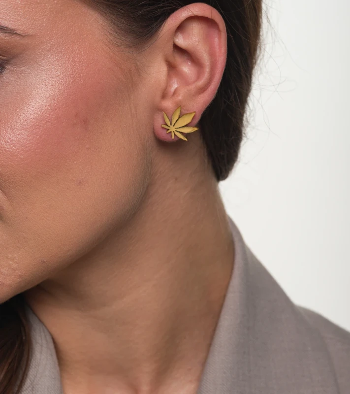 Kolczyki damskie wiszące perły kwiaty złote srebrne  47.webp